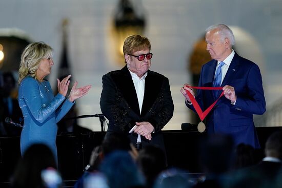 220923185059-02-elton-john-white-house.jpg