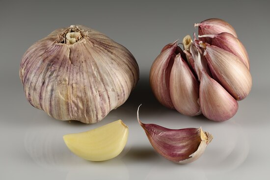 Garlic bulb, peeled bulb, clove, and peeled clove, clockwise from upper left. https://en.wikipedia.org/wiki/File:Garlic_bulbs_and_cloves.jpg used under Creative Commons license from Wikimedia