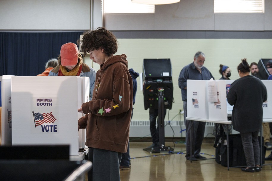 COLUMBUS, OHIO - NOVEMBER 8: People vote at a polling location at Indianola Church of Christ on Election Day on November 8, 2022 in Columbus, Ohio. Republican candidate for U.S. Senate JD Vance and Democratic candidate for U.S. Senate Rep. Tim Ryan (D-OH) are running in a tightly contested race. (Photo by Drew Angerer/Getty Images)