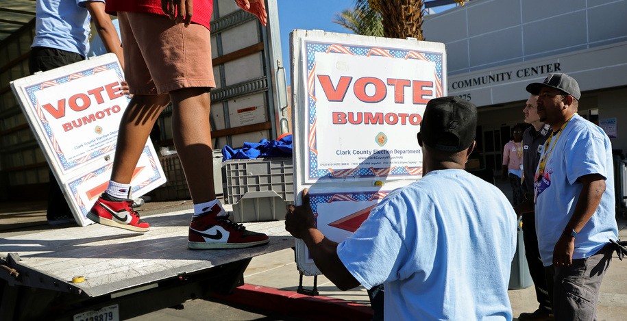 LAS VEGAS, NEVADA - OCTOBER 21: Clark County Election Department workers carry voting signs into Desert Breeze Community Center as they set up a polling place on October 21, 2022 in Las Vegas, Nevada. Early voting in Nevada for the midterm elections starts on October 22. (Photo by Ethan Miller/Getty Images)