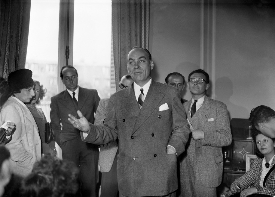 CA - SEPTEMBER 1:  Picture taken in September 1945 during a press conference of US journalist and public-opinion statistician George Horace Gallup (1901-1984), who founded in 1935 an institute for public-opinion poll and set up set up the idea of the wolrd wide Gallup-poll system. Gallup Poll became a generic title for public opinion sample surveys.  AFP PHOTO  (Photo credit should read STF/AFP/Getty Images)