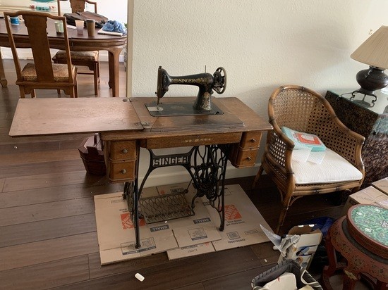 1910 Singer sewing machine 