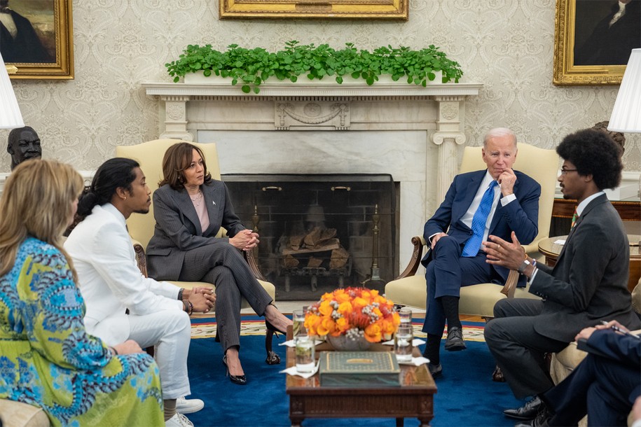 President Biden and Vice President Harris met with Tennessee State Representatives Justin Jones, Justin Pearson, and Gloria Johnson to discuss their commitment to banning assault weapons and standing up for democratic values.